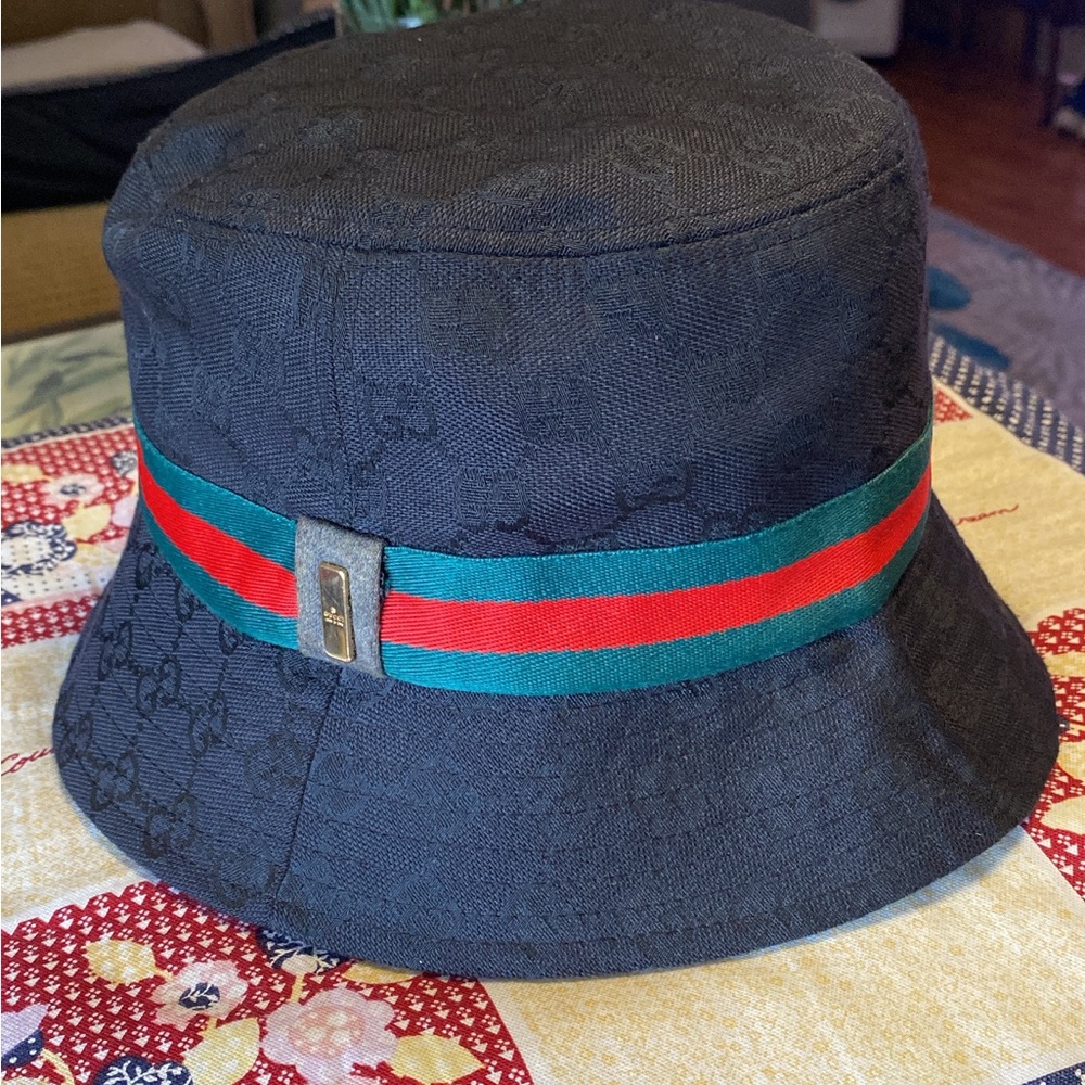 GUCCI BLACK SHERRY LINE BUCKET HAT